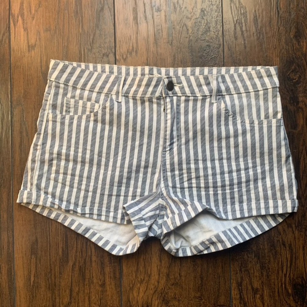 HM Pinstripe gray/blue white MedRise Summer Shorts